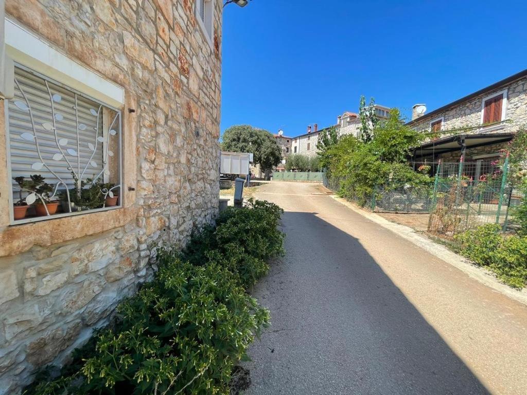 Villa Amore Radini Istrian Romantic Studio With Private Parking And Terrace 布罗托尼贾 外观 照片