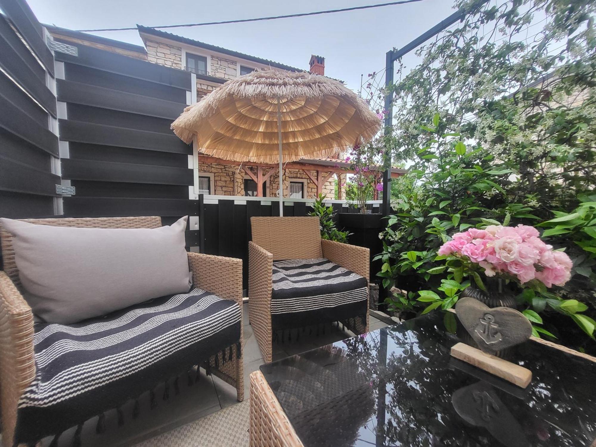 Villa Amore Radini Istrian Romantic Studio With Private Parking And Terrace 布罗托尼贾 外观 照片