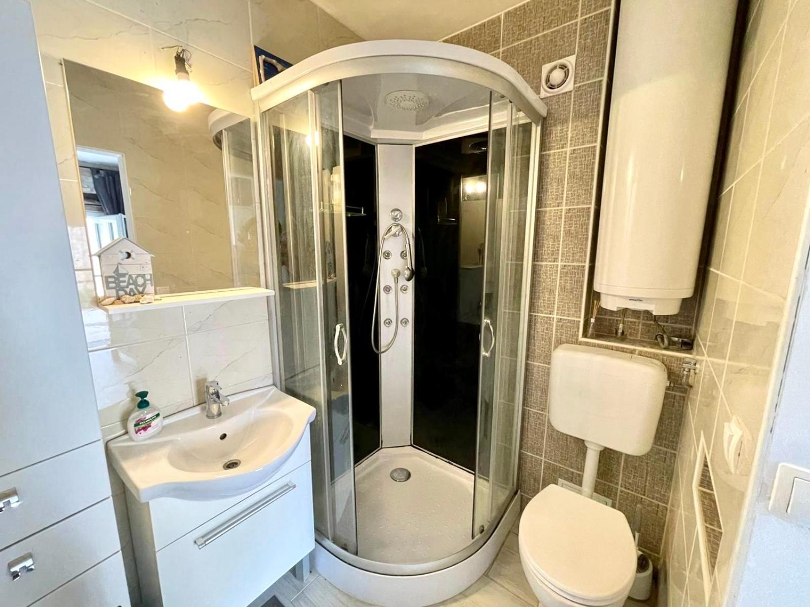 Villa Amore Radini Istrian Romantic Studio With Private Parking And Terrace 布罗托尼贾 外观 照片